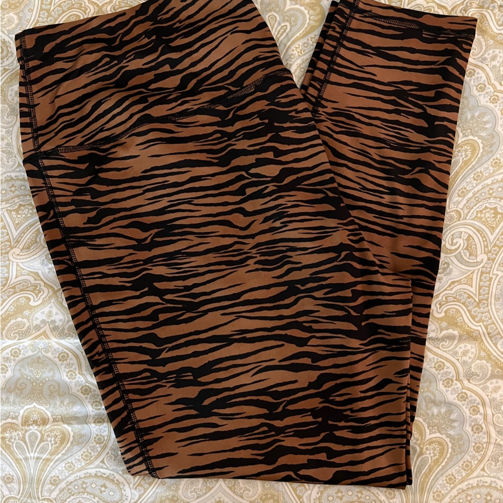 Chicos Size 3 (US 16) Zynergy Leggings